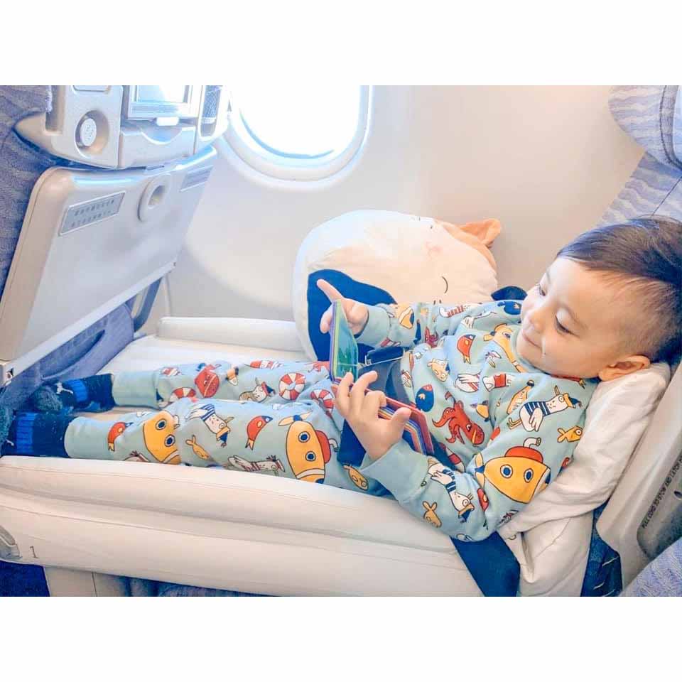 5 Best Airplane Beds So Your Kids Can Travel Long Haul Comfortably
